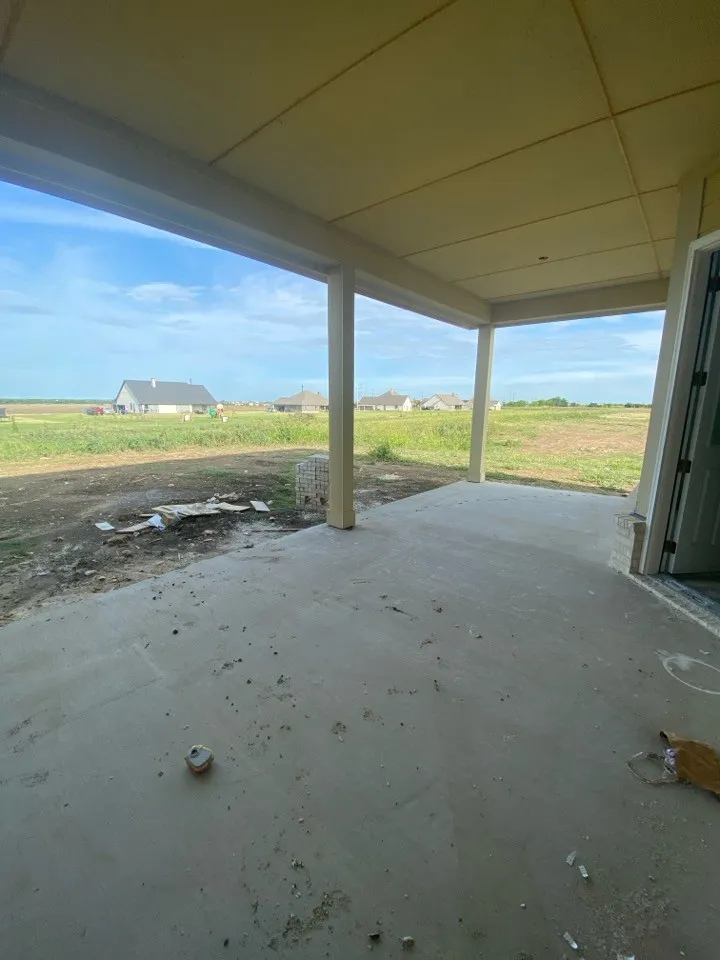 182 Sunny Side Road Valley View, TX 76272