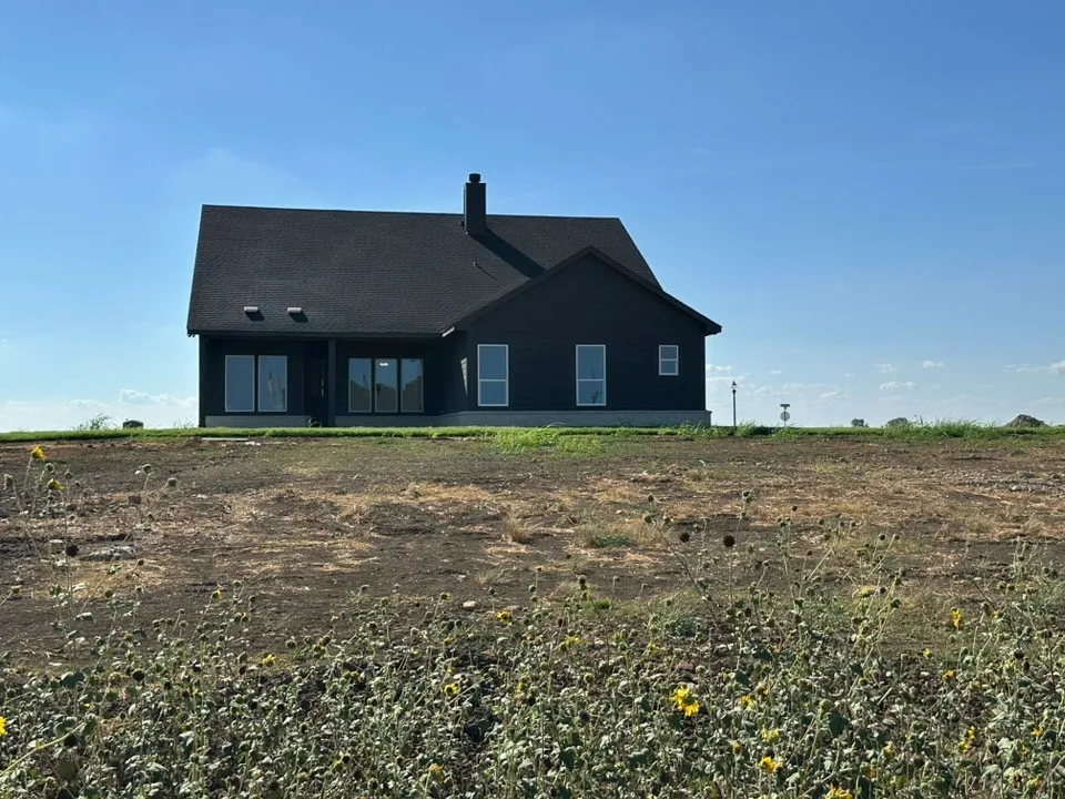 182 Sunny Side Road Valley View, TX 76272