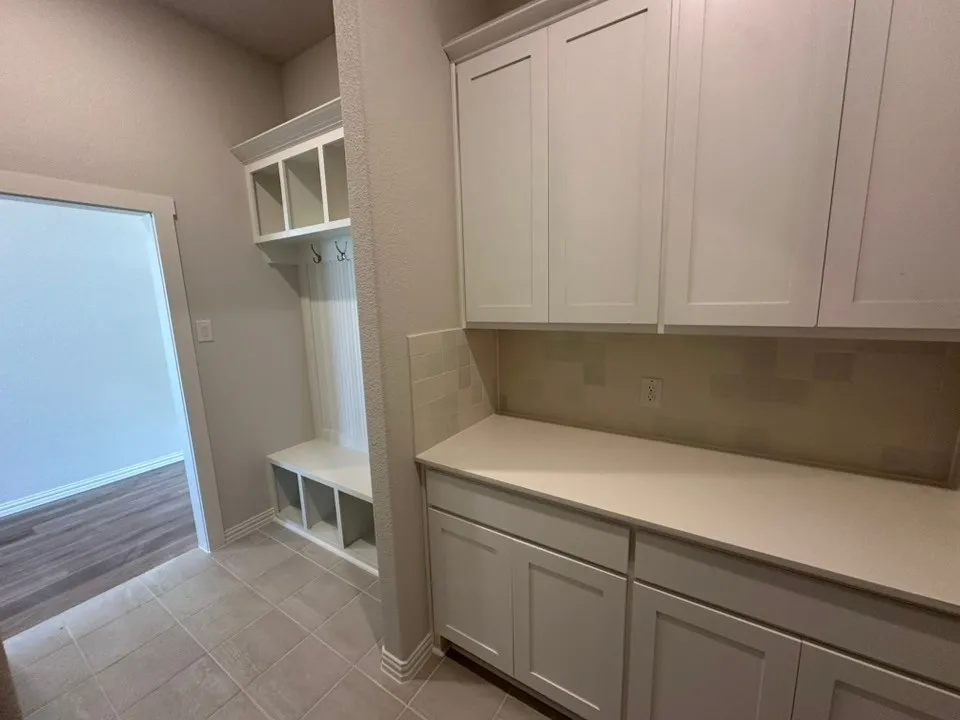 182 Sunny Side Road Valley View, TX 76272