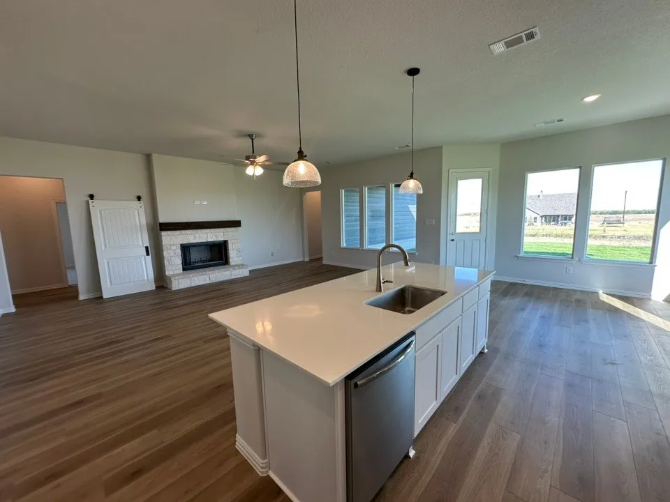 182 Sunny Side Road Valley View, TX 76272