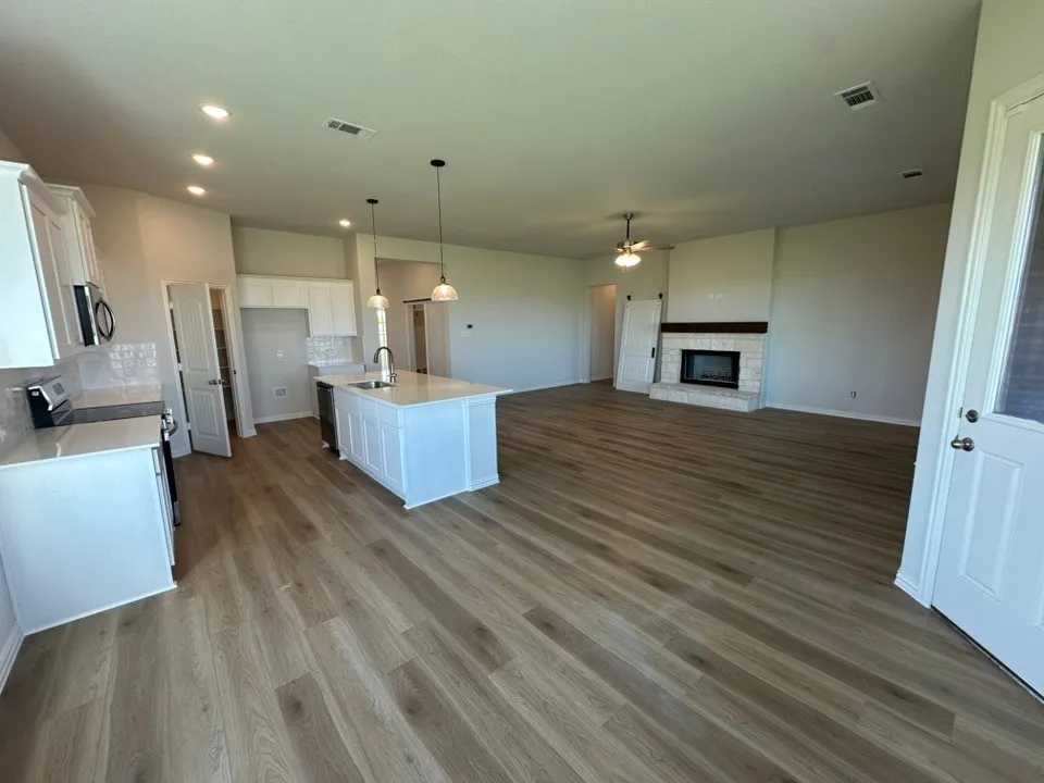 182 Sunny Side Road Valley View, TX 76272