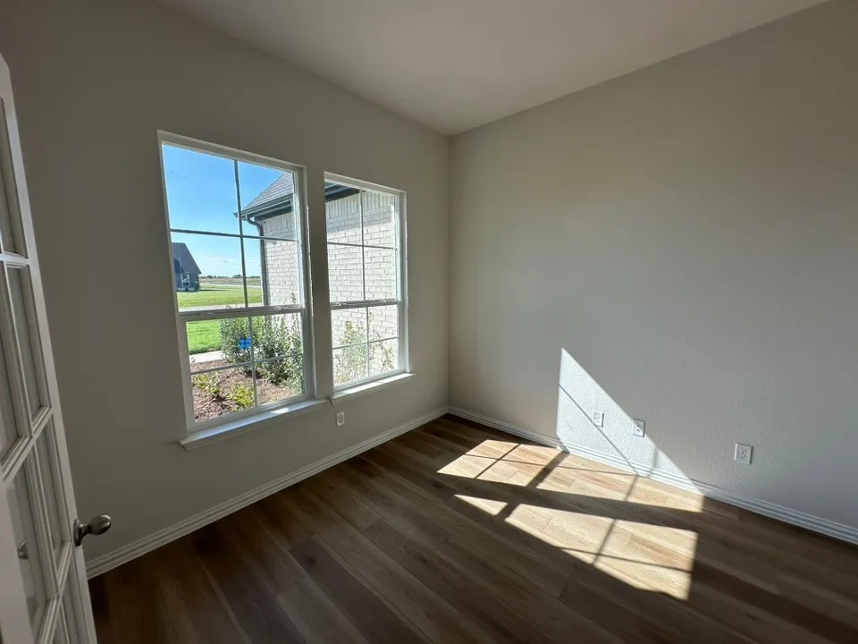 182 Sunny Side Road Valley View, TX 76272