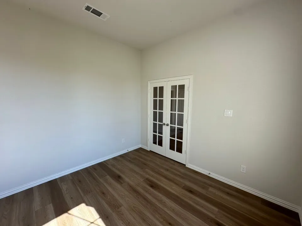 182 Sunny Side Road Valley View, TX 76272