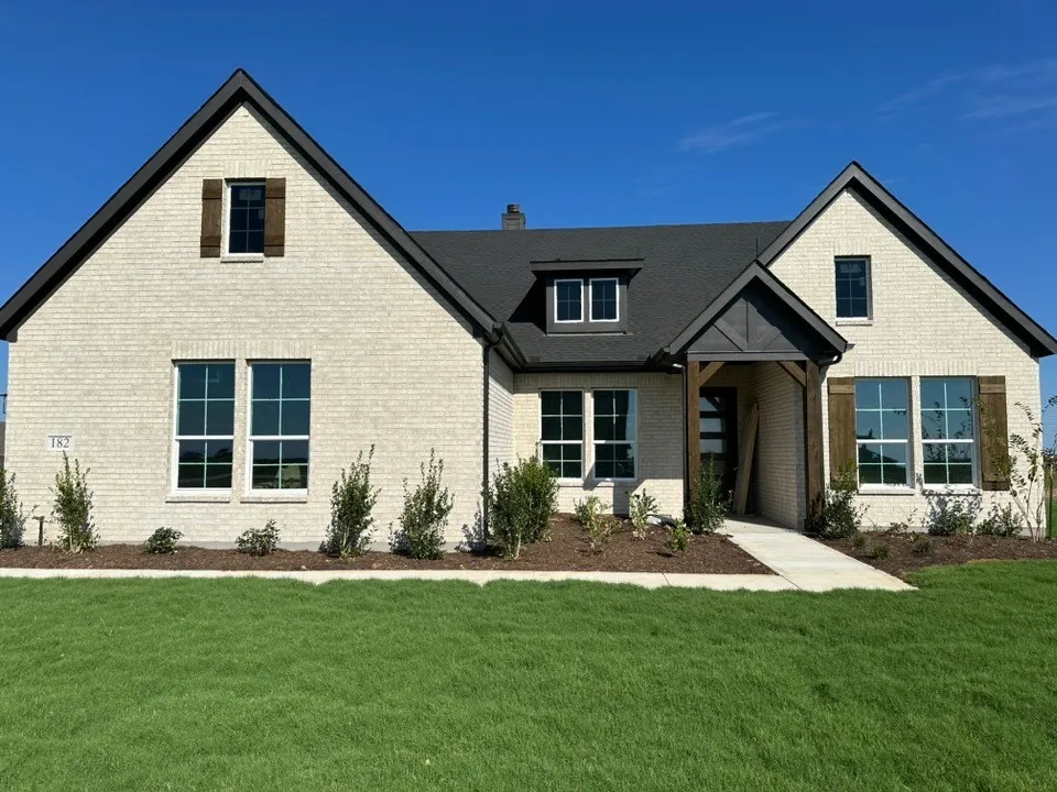 182 Sunny Side Road Valley View, TX 76272