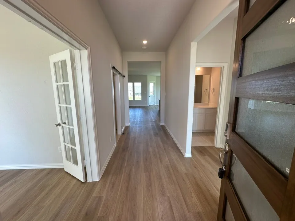 182 Sunny Side Road Valley View, TX 76272