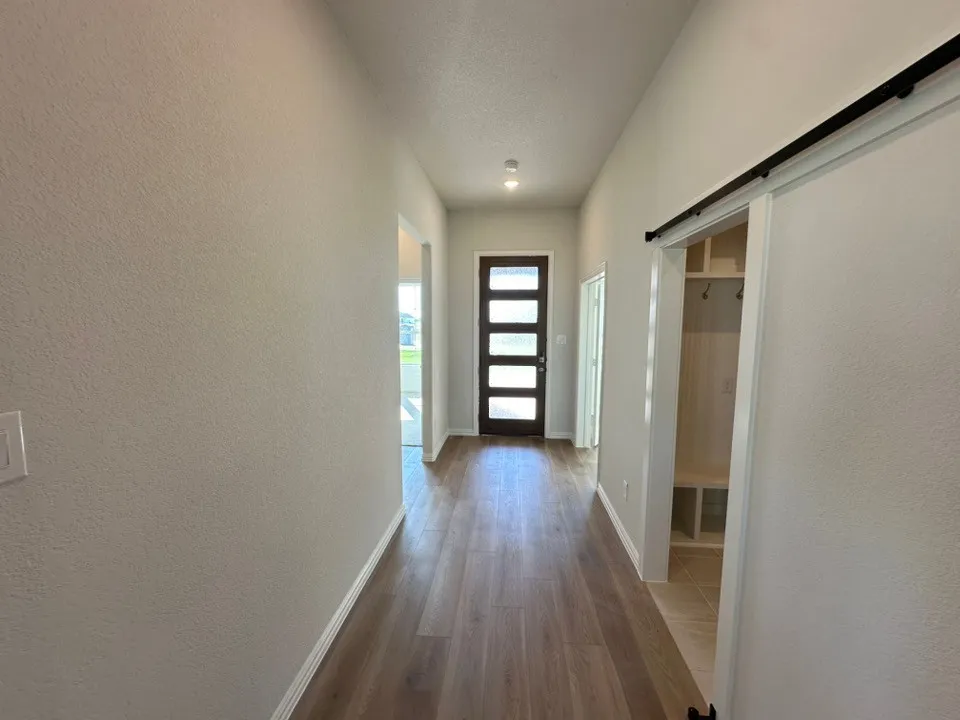 182 Sunny Side Road Valley View, TX 76272