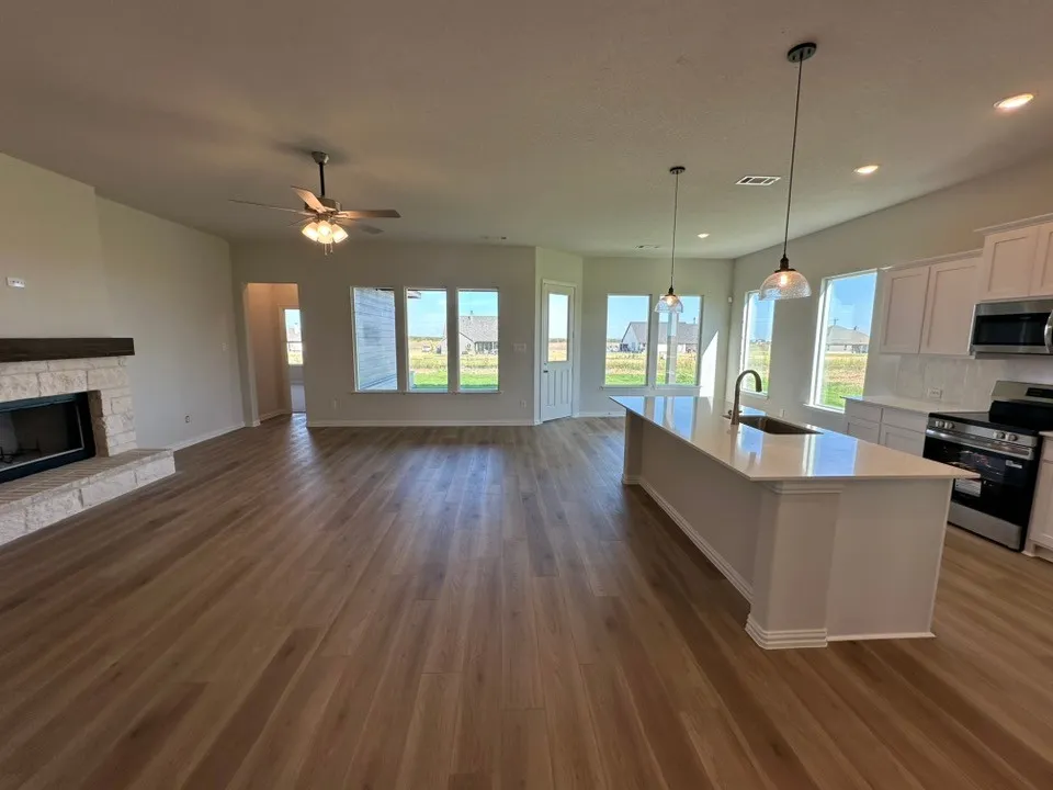 182 Sunny Side Road Valley View, TX 76272