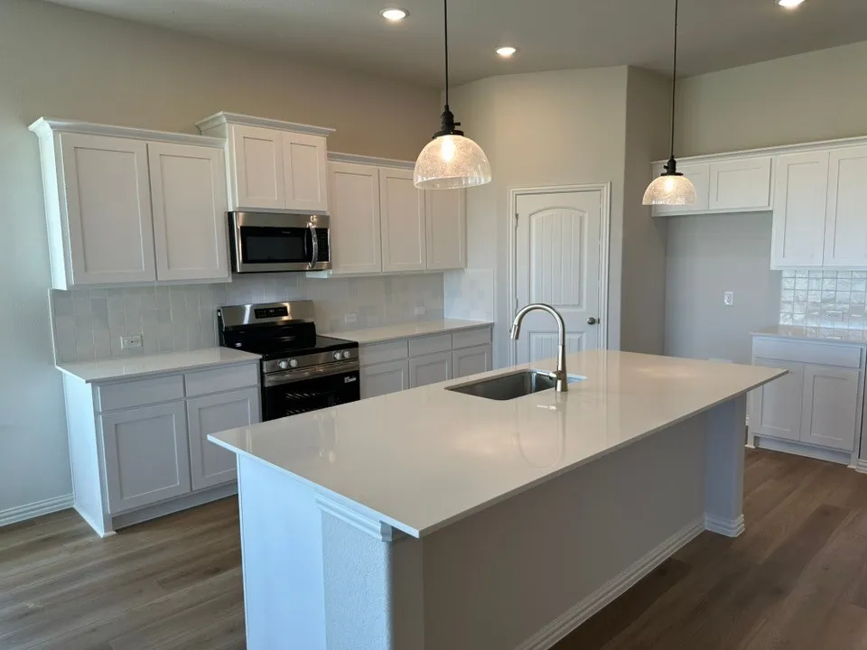 182 Sunny Side Road Valley View, TX 76272