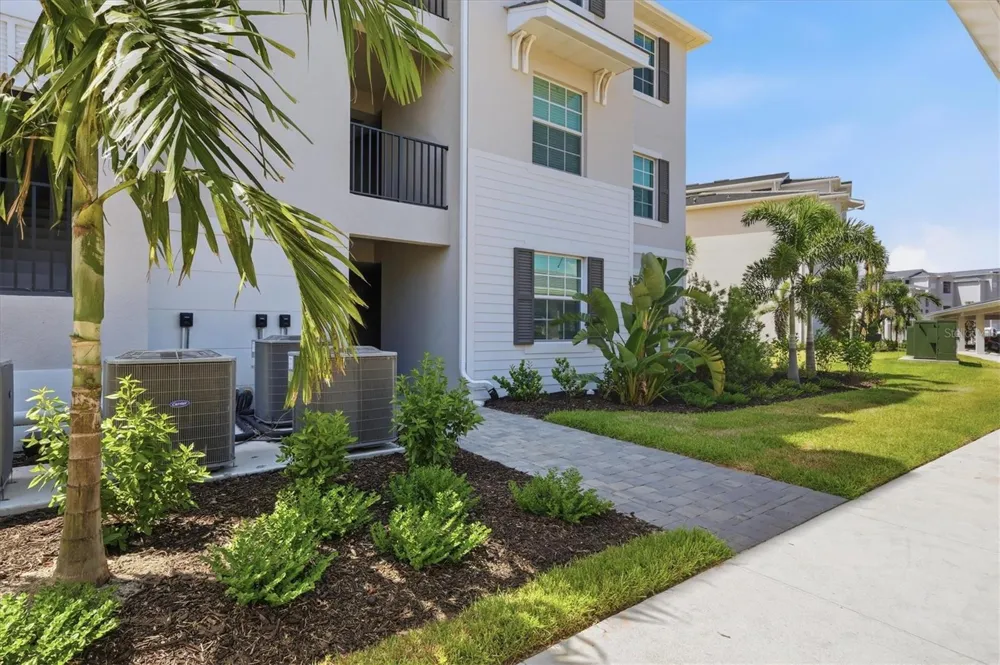 19140 SCALLOP LOOP #108 Lakewood Ranch, FL 34211