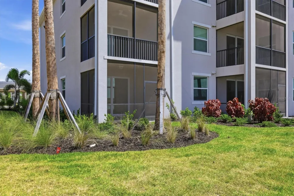 19140 SCALLOP LOOP #108 Lakewood Ranch, FL 34211
