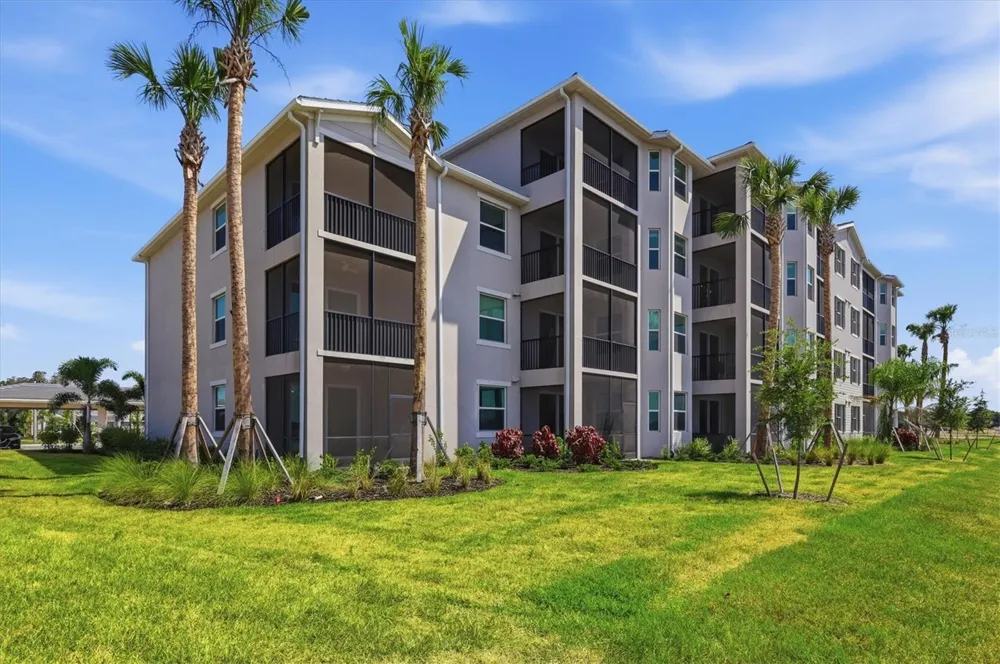 19140 SCALLOP LOOP #108 Lakewood Ranch, FL 34211