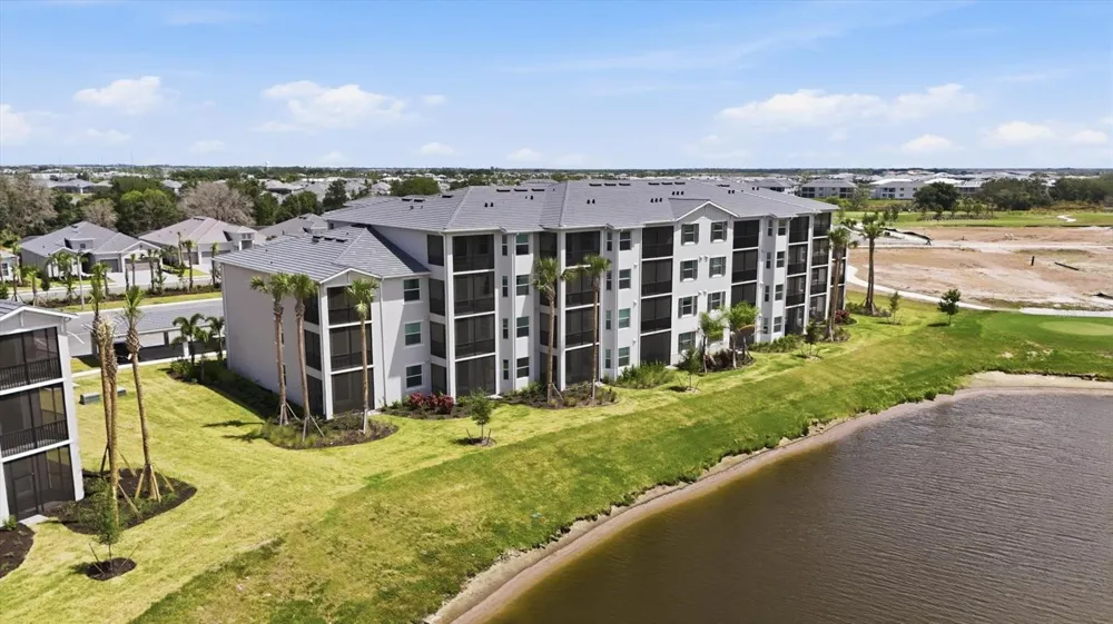 19140 SCALLOP LOOP #108 Lakewood Ranch, FL 34211