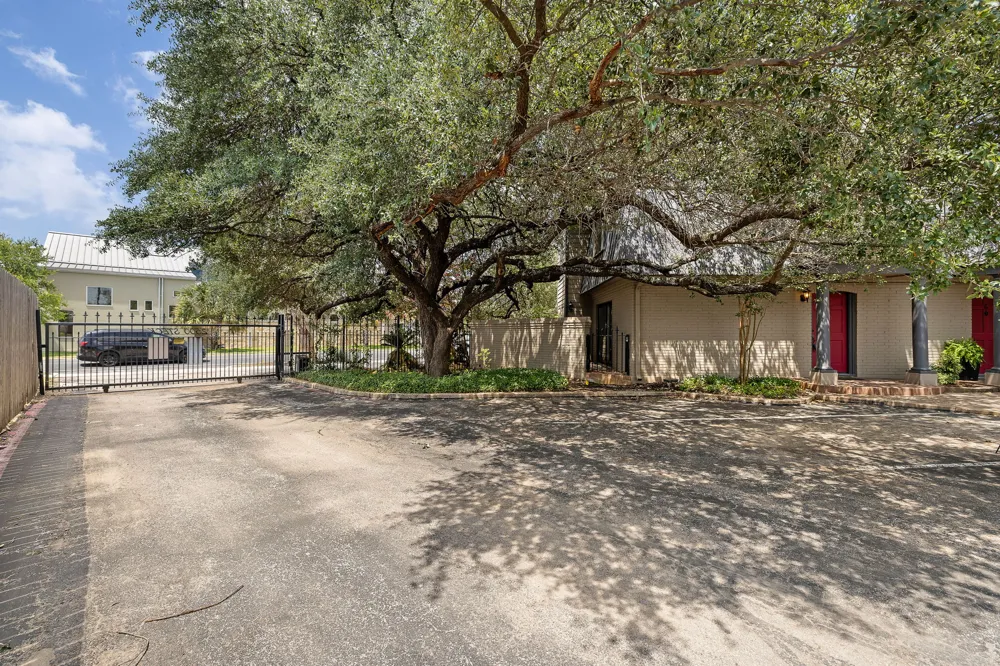 2500 Steck Avenue #6 Austin, TX 78757