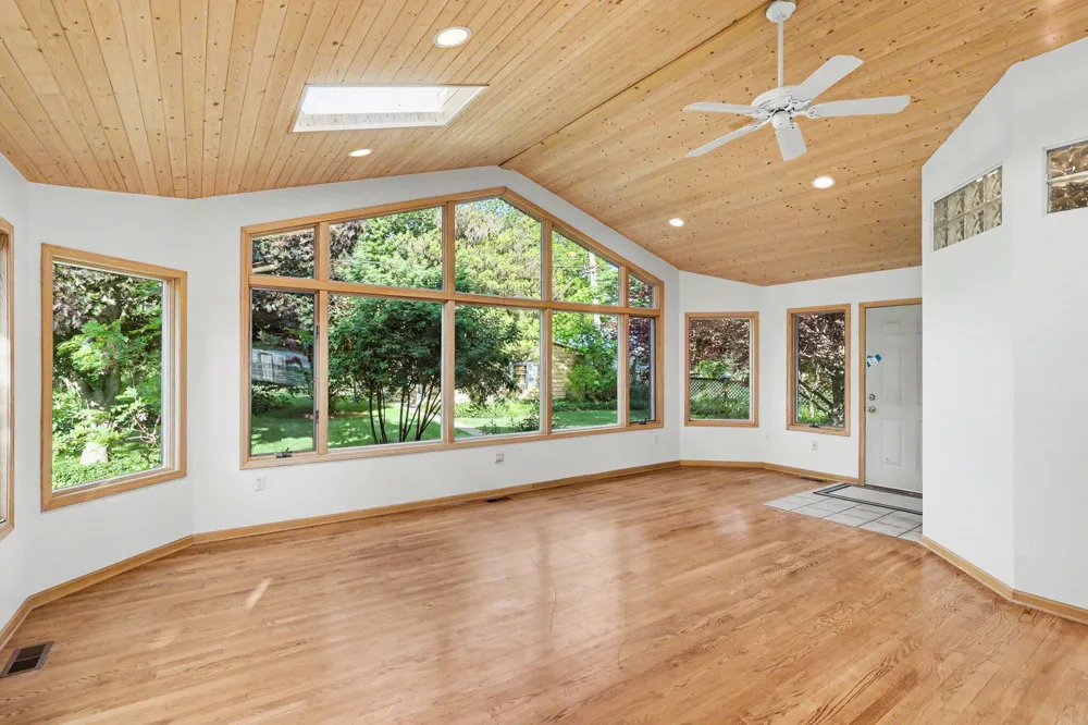 6458 Lakeshore Road Lakeport, MI 48059