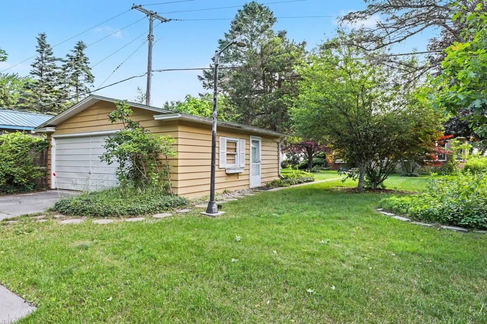 6458 Lakeshore Road Lakeport, MI 48059