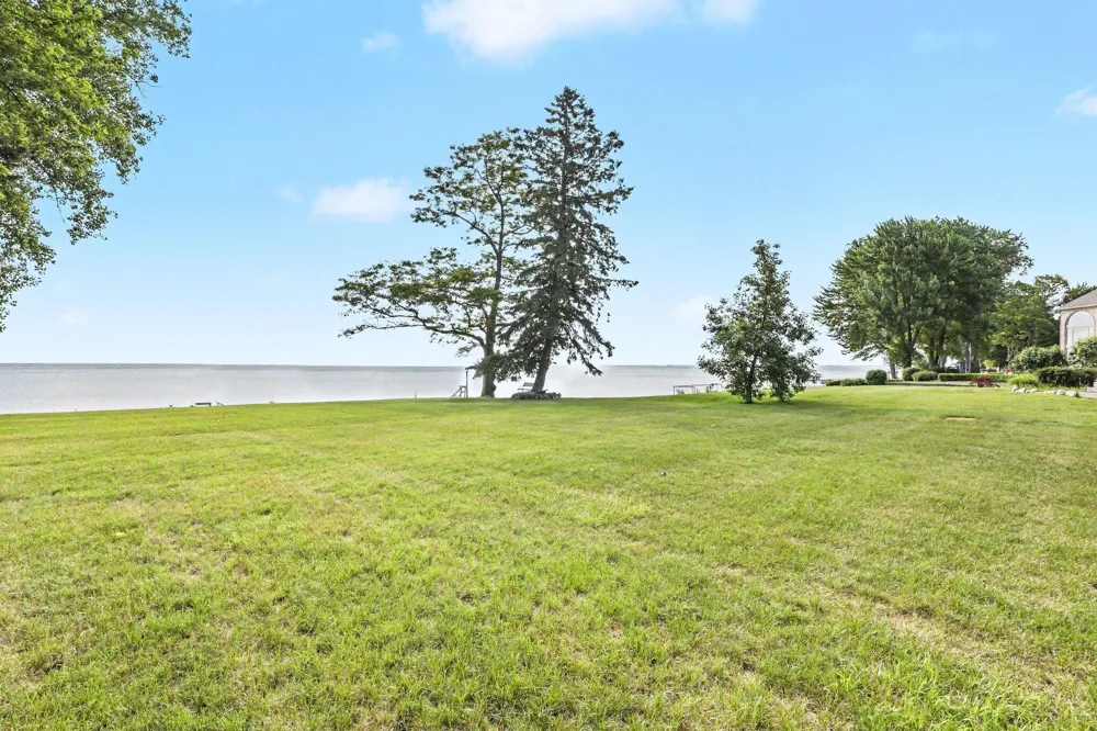 6458 Lakeshore Road Lakeport, MI 48059