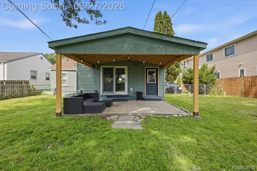 27116 Delton Street Madison Heights City, MI 48071