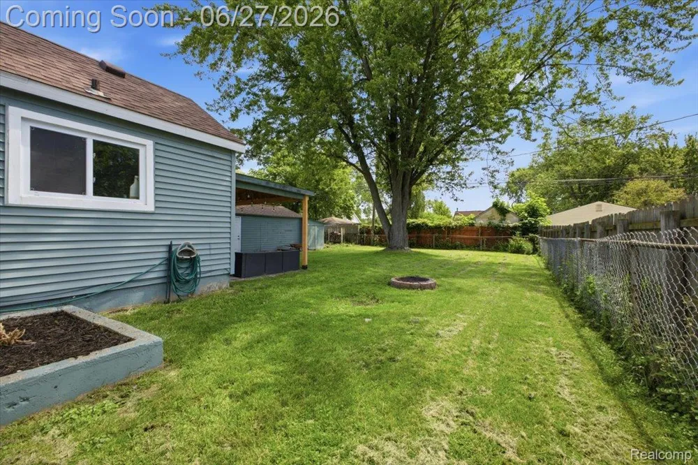 27116 Delton Street Madison Heights City, MI 48071