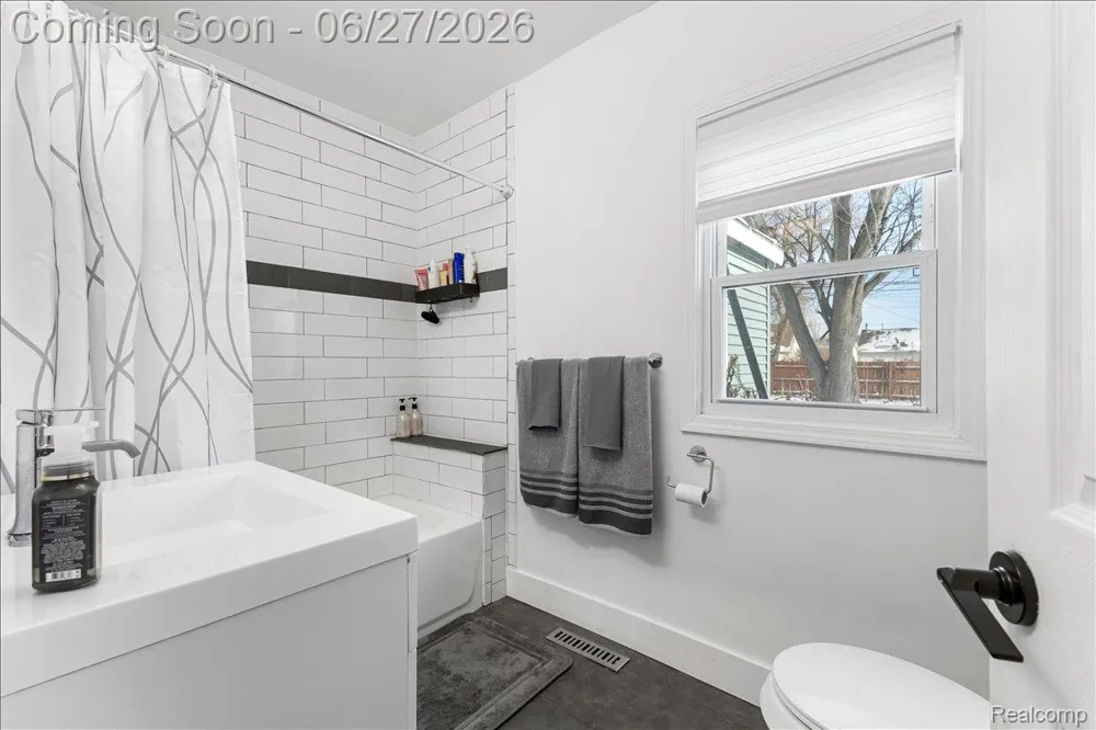 27116 Delton Street Madison Heights City, MI 48071