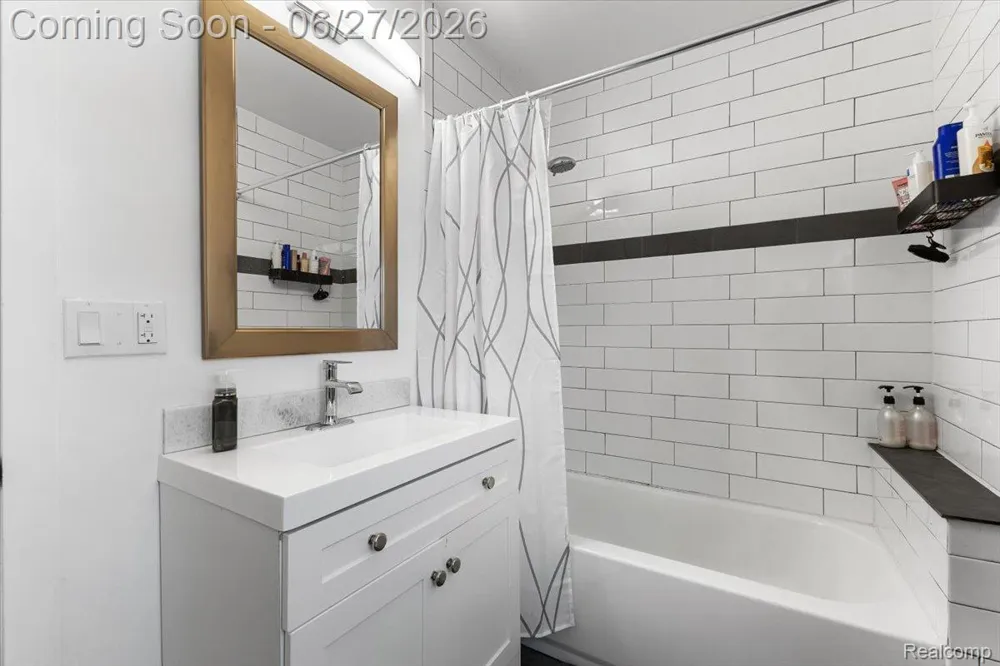 27116 Delton Street Madison Heights City, MI 48071