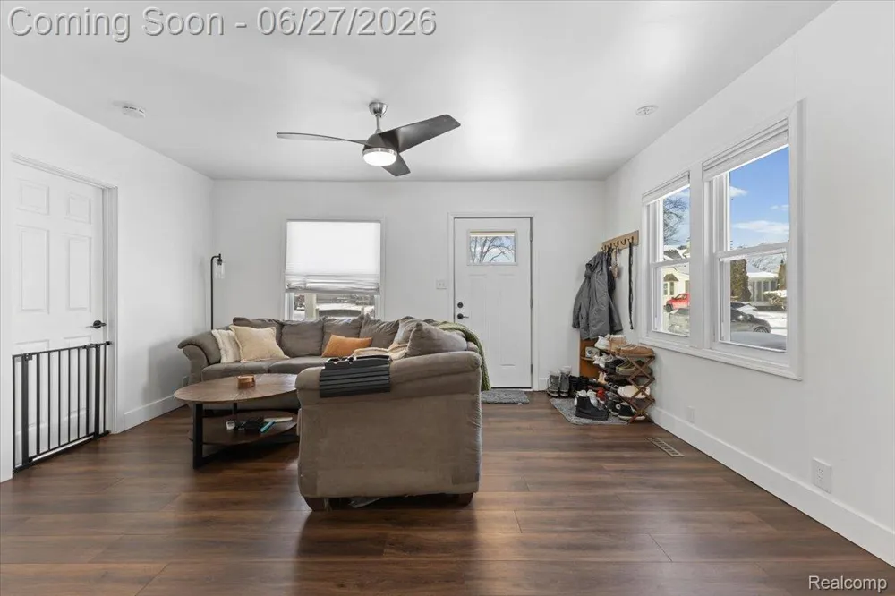 27116 Delton Street Madison Heights City, MI 48071