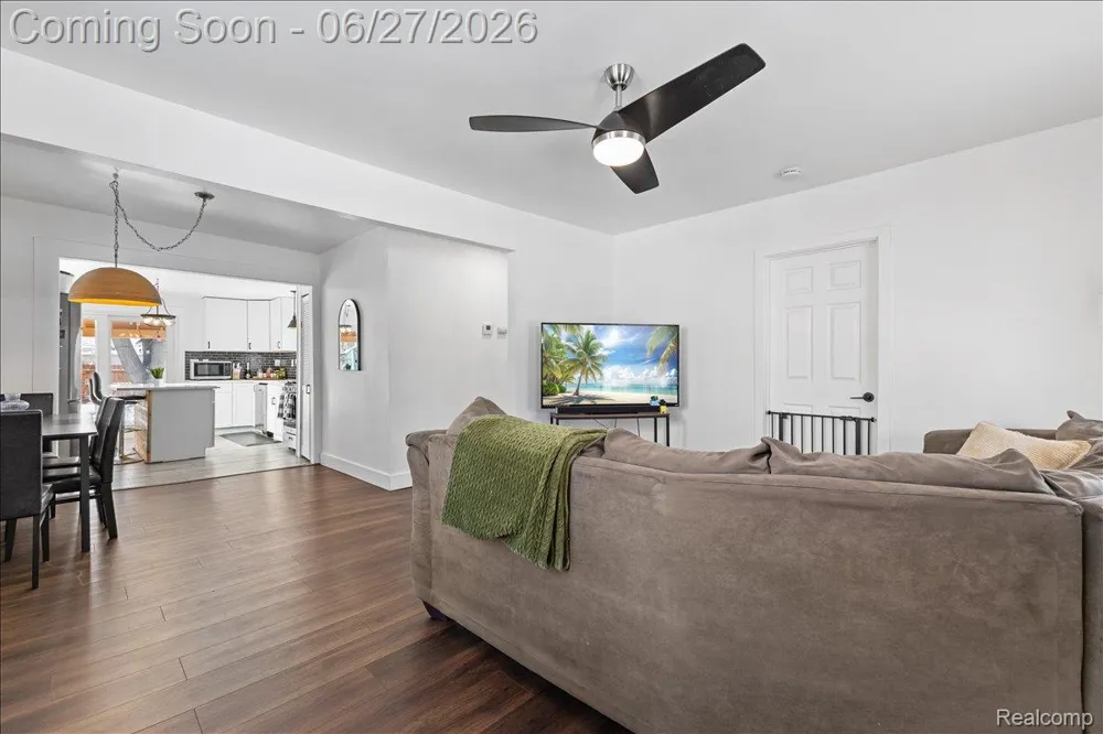 27116 Delton Street Madison Heights City, MI 48071