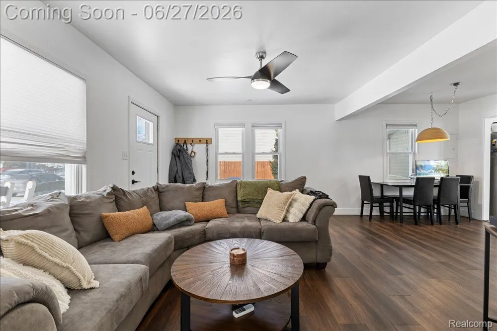 27116 Delton Street Madison Heights City, MI 48071
