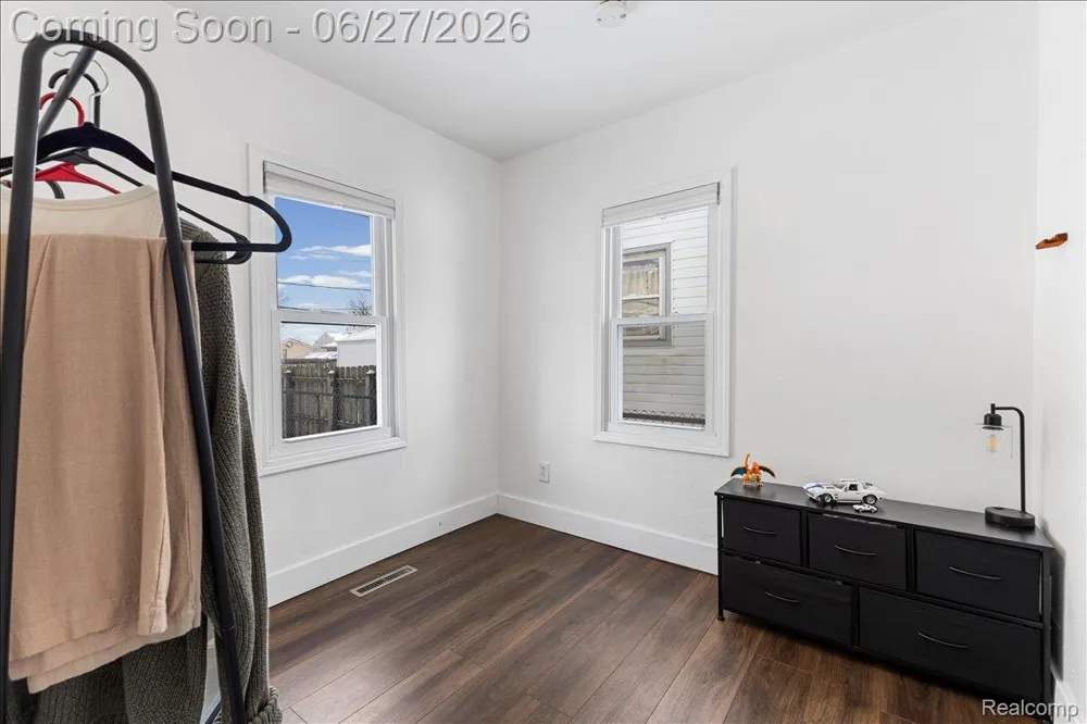 27116 Delton Street Madison Heights City, MI 48071