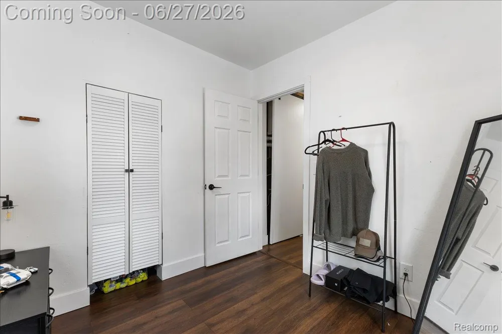 27116 Delton Street Madison Heights City, MI 48071