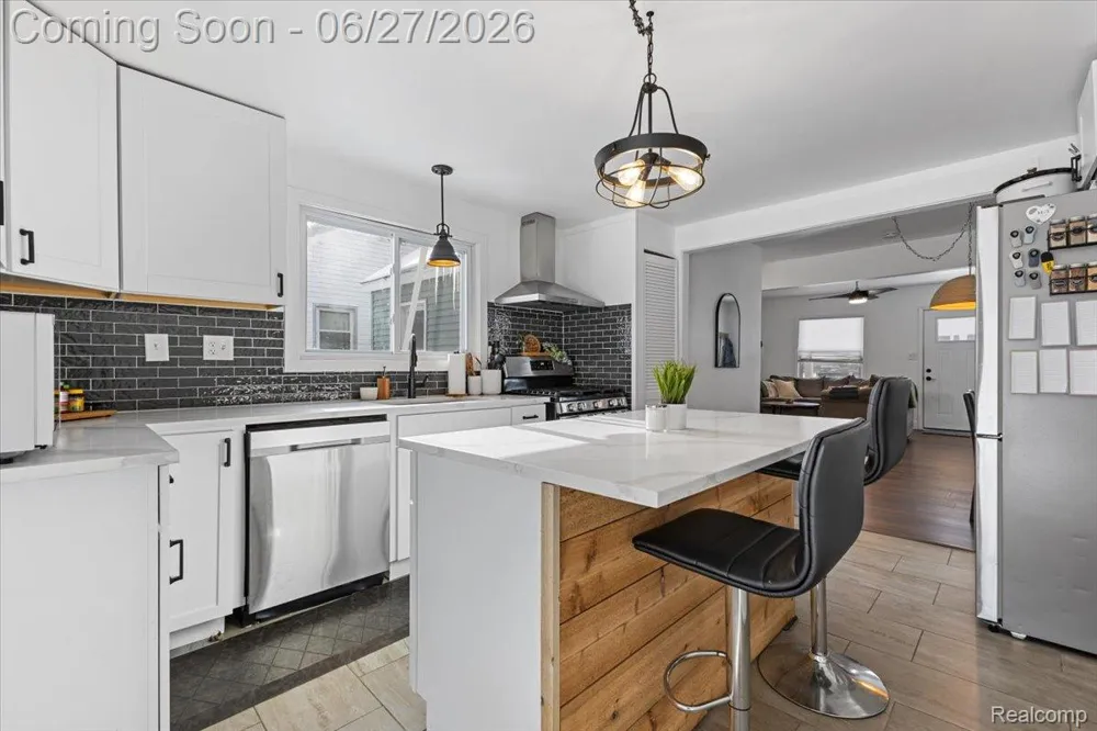 27116 Delton Street Madison Heights City, MI 48071