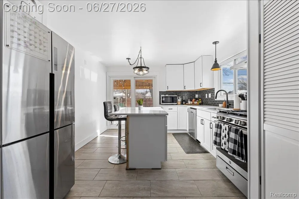 27116 Delton Street Madison Heights City, MI 48071