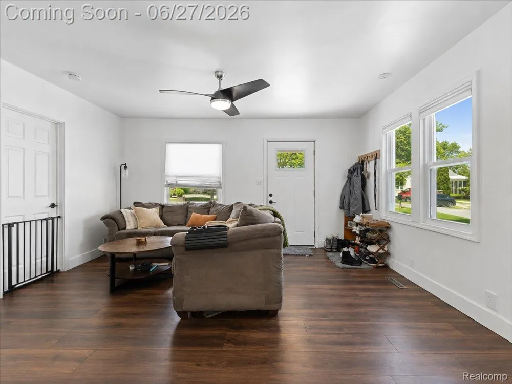 27116 Delton Street Madison Heights City, MI 48071