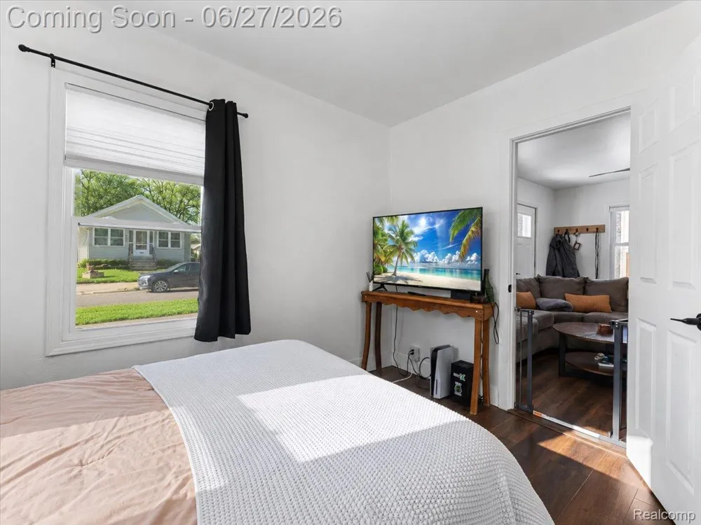 27116 Delton Street Madison Heights City, MI 48071