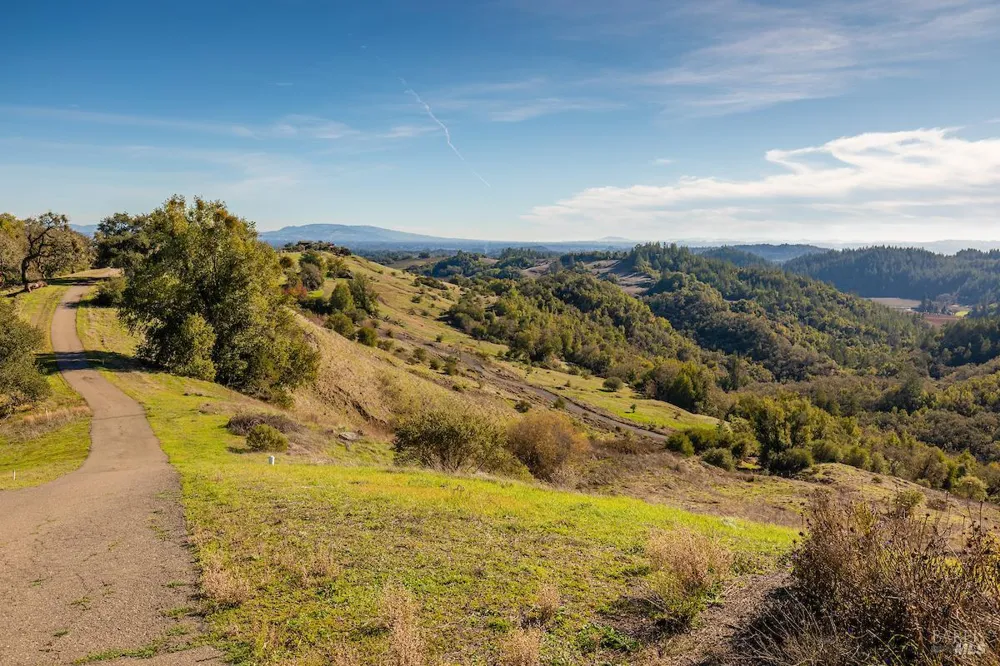 2365 Sweetwater Springs Road Healdsburg, CA 95448