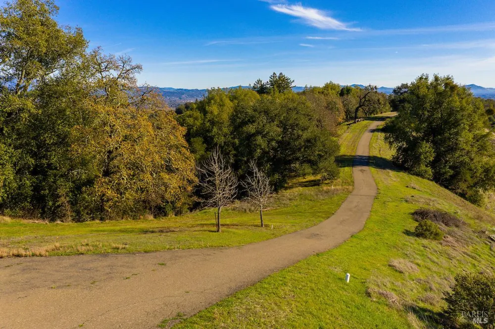 2365 Sweetwater Springs Road Healdsburg, CA 95448