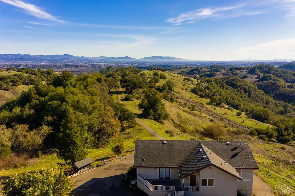 2365 Sweetwater Springs Road Healdsburg, CA 95448