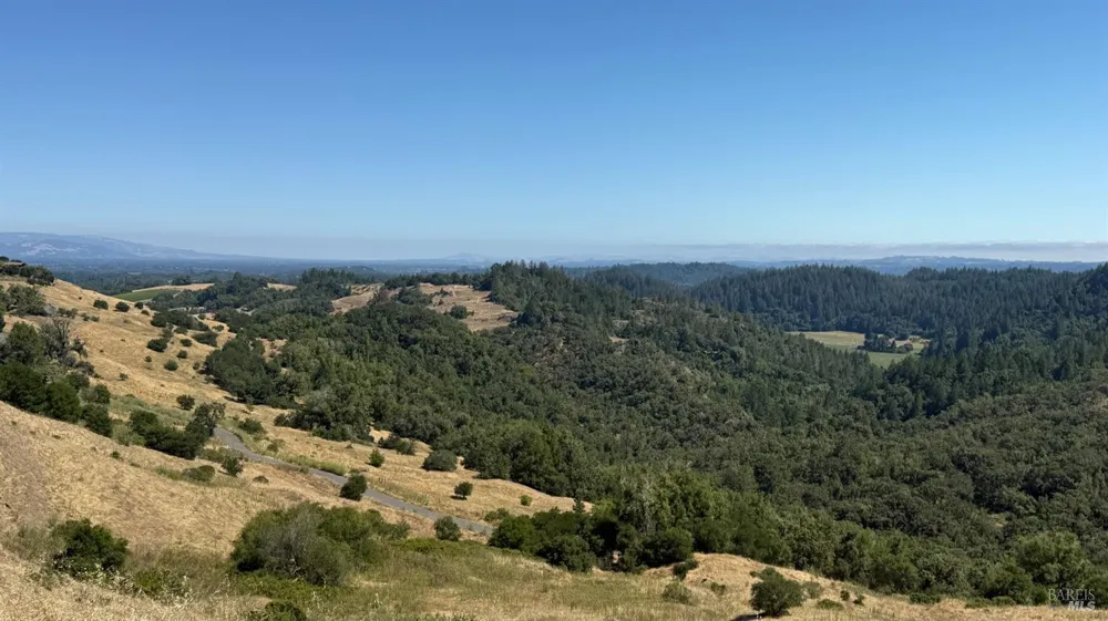 2365 Sweetwater Springs Road Healdsburg, CA 95448