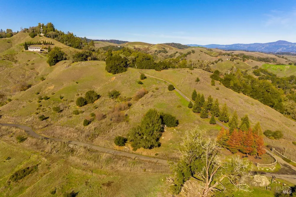 2365 Sweetwater Springs Road Healdsburg, CA 95448