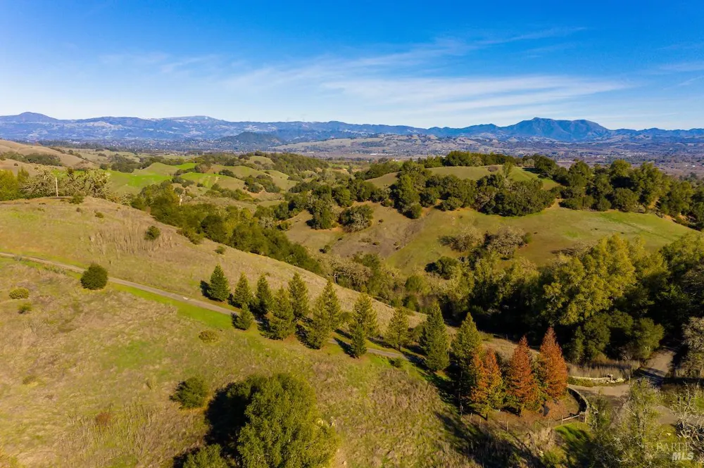 2365 Sweetwater Springs Road Healdsburg, CA 95448