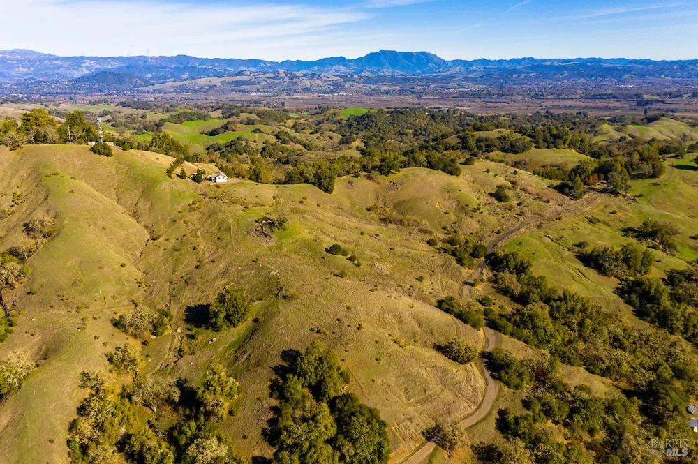2365 Sweetwater Springs Road Healdsburg, CA 95448