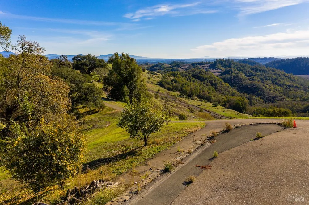 2365 Sweetwater Springs Road Healdsburg, CA 95448