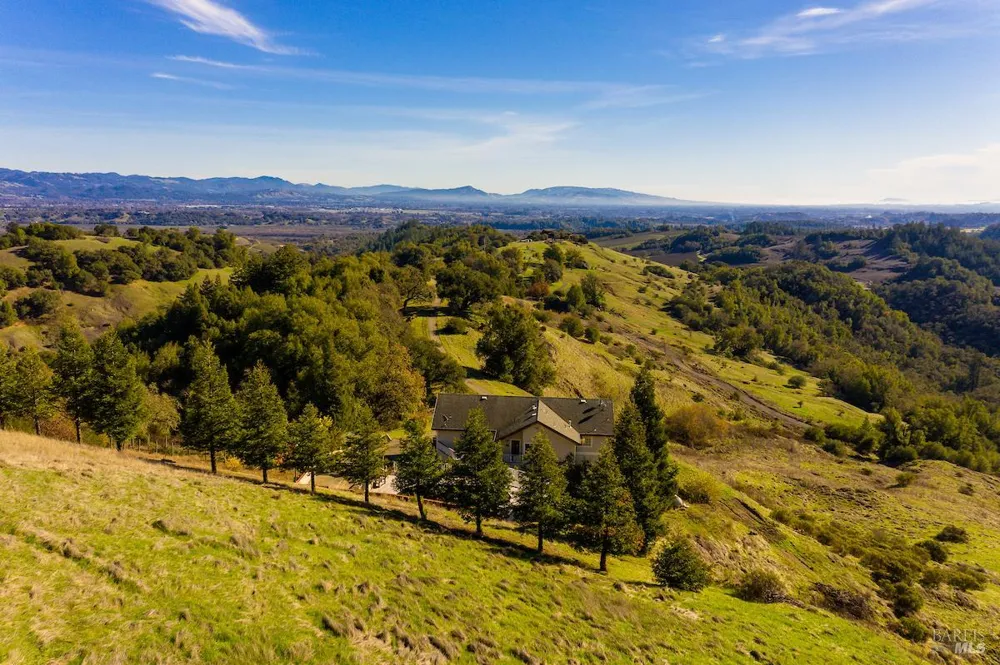 2365 Sweetwater Springs Road Healdsburg, CA 95448