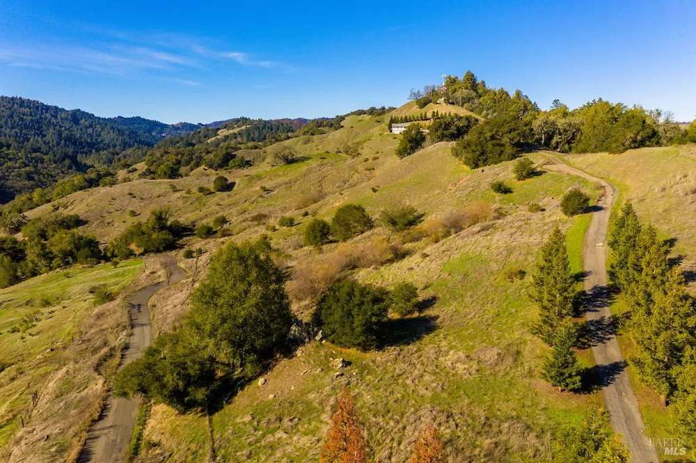2365 Sweetwater Springs Road Healdsburg, CA 95448