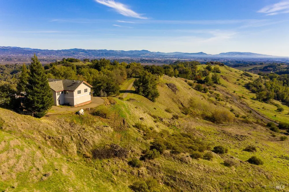 2365 Sweetwater Springs Road Healdsburg, CA 95448
