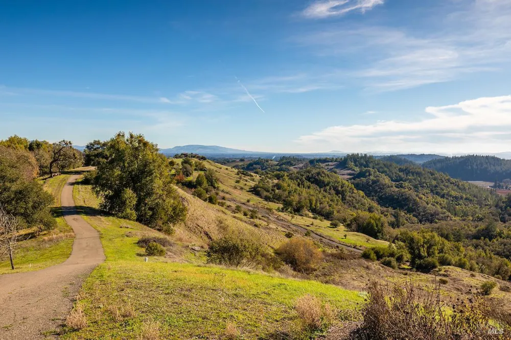 2365 Sweetwater Springs Road Healdsburg, CA 95448