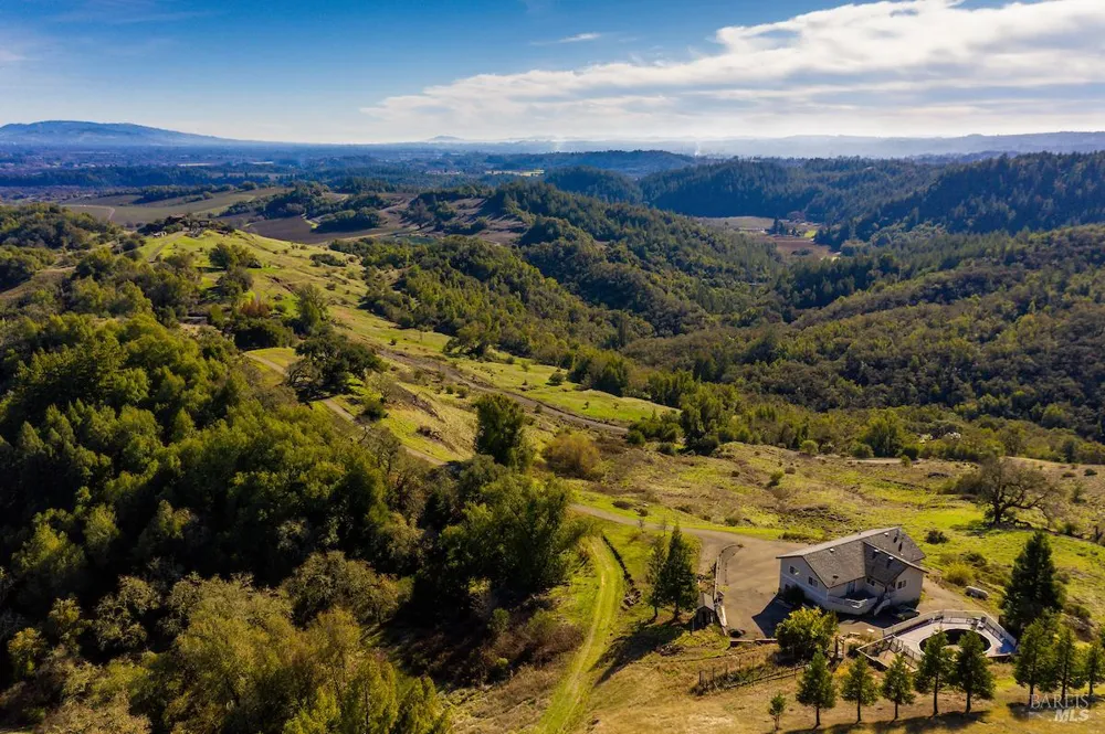 2365 Sweetwater Springs Road Healdsburg, CA 95448
