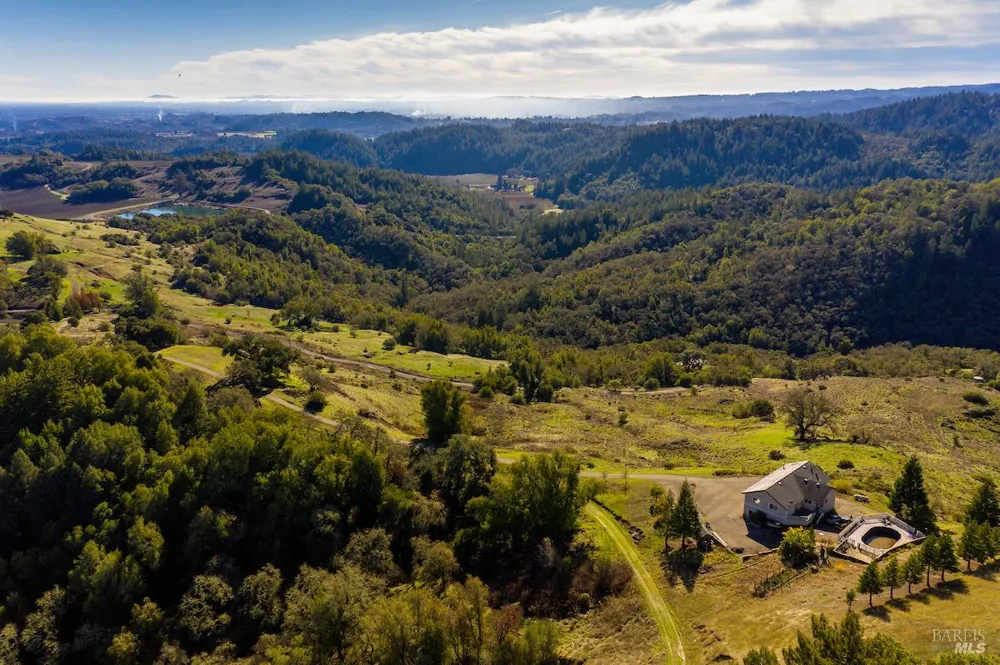 2365 Sweetwater Springs Road Healdsburg, CA 95448