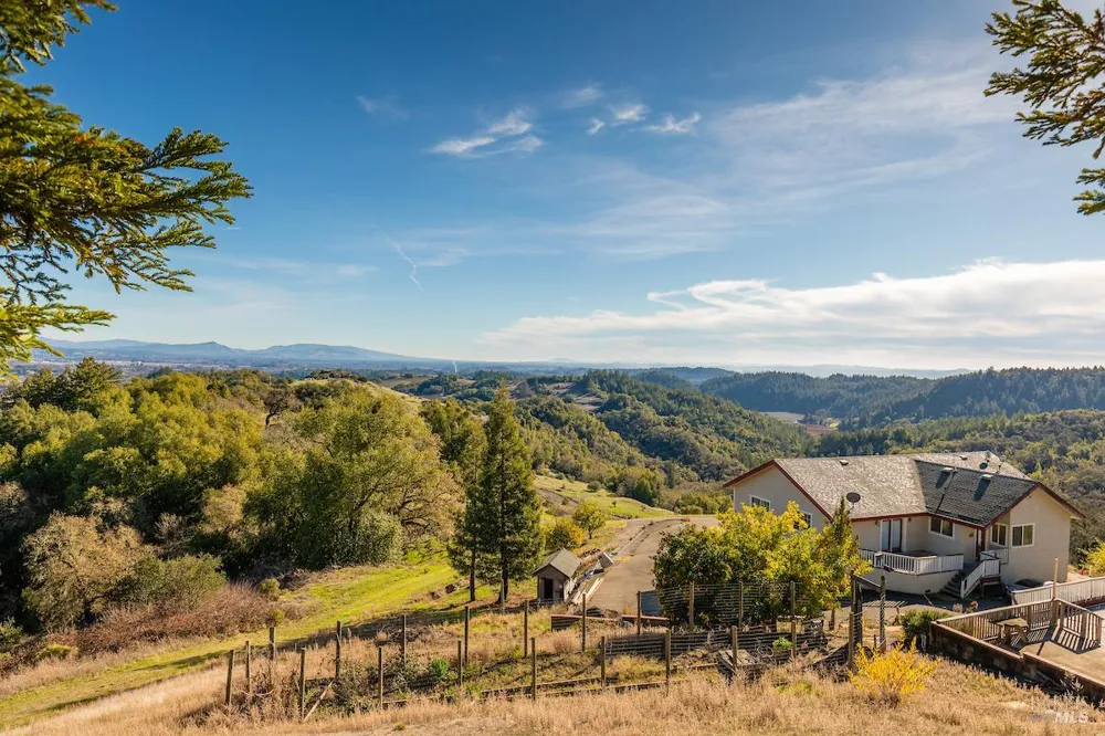 2365 Sweetwater Springs Road Healdsburg, CA 95448