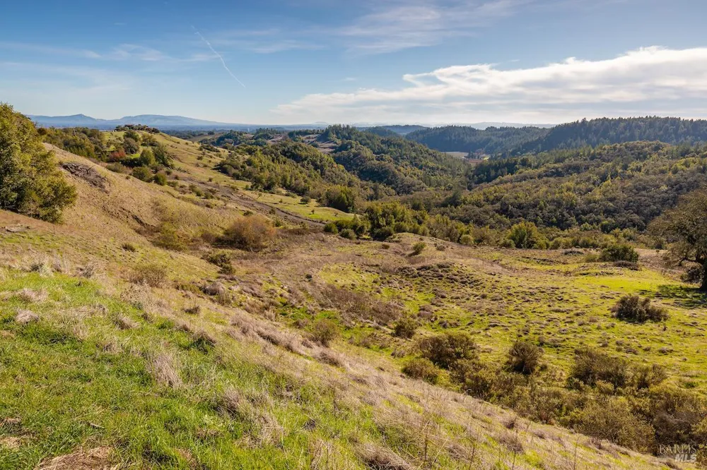 2365 Sweetwater Springs Road Healdsburg, CA 95448