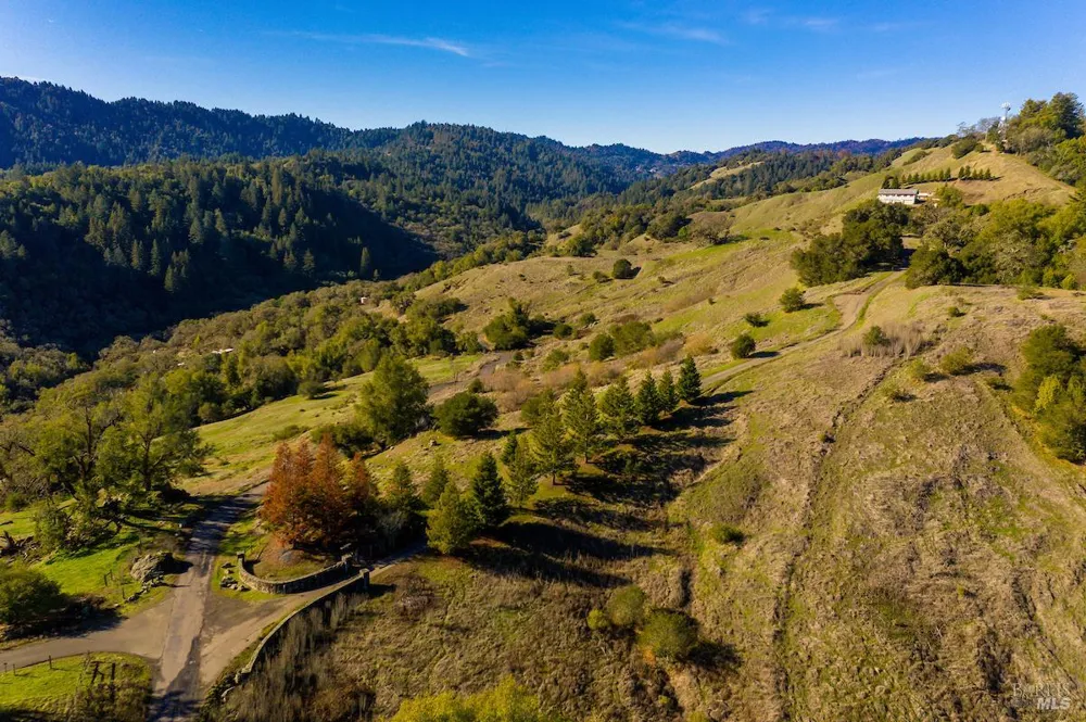 2365 Sweetwater Springs Road Healdsburg, CA 95448